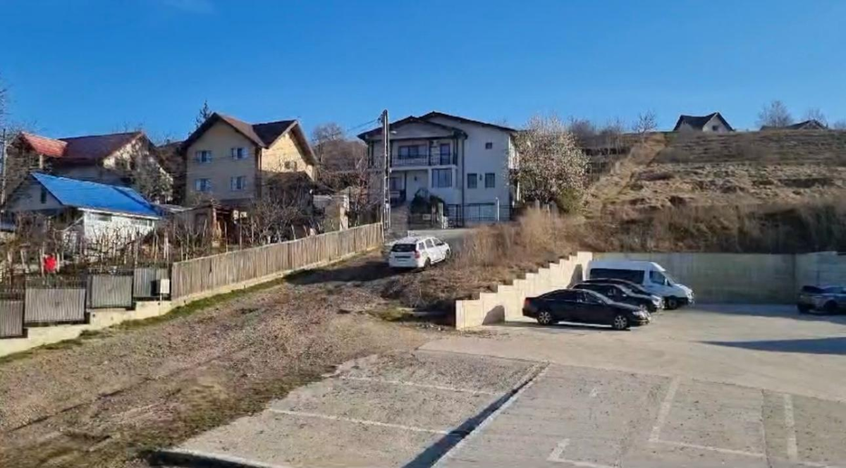 Imagini video incredibile! Iată ce a pățit un șofer din Iași încercând să scape de aglomerația din Bucium. Cine s-ar risca?