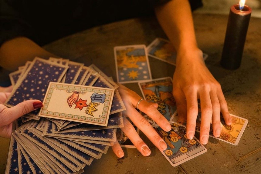 Arta etalărilor de tarot. Cum îţi poţi afla destinul?