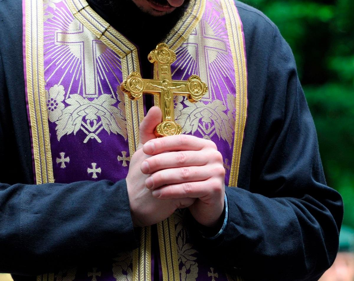 Arhiepiscopia Iașilor angajează parohi și preoți coslujitori! Toate posturile scoase la concurs sunt din mediul urban