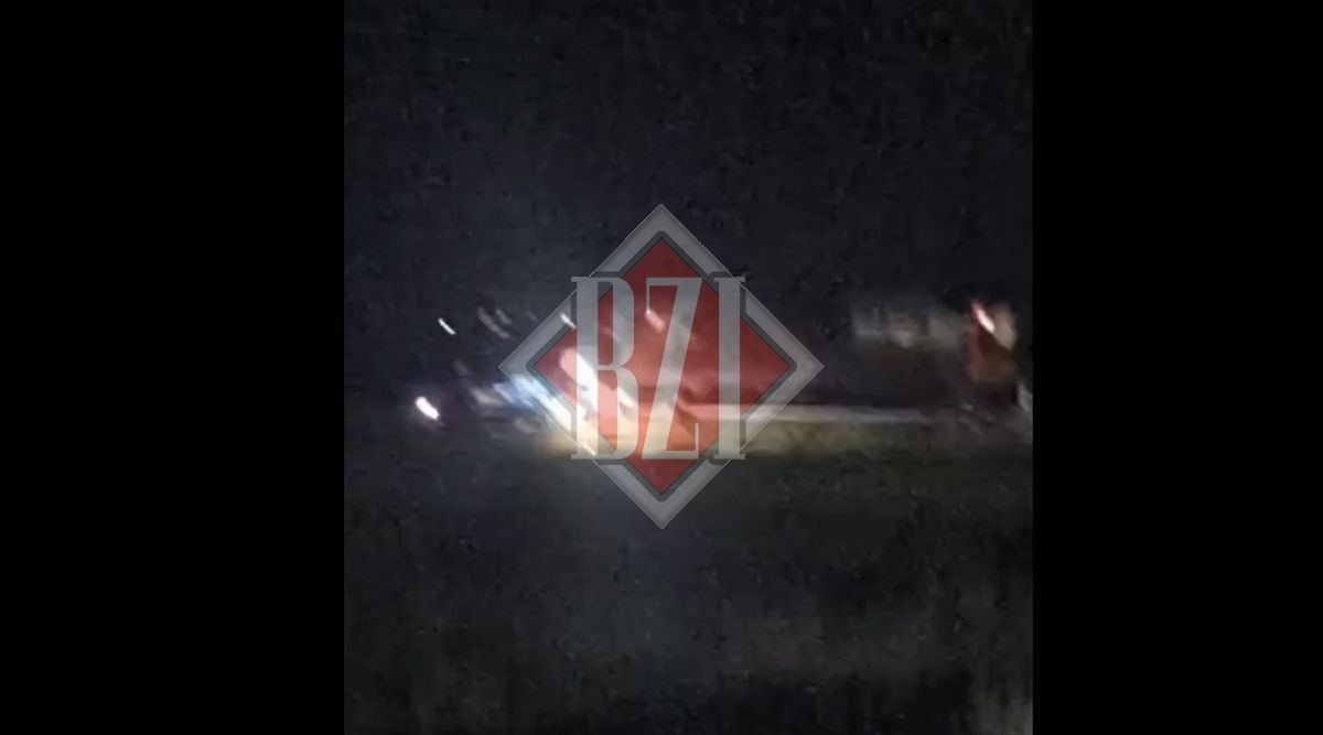 Accident feroviar la Podu Iloaiei. Un autoturism a fost lovit de tren. Sunt 3 victime. O persoană și-a pierdut viața – FOTO, EXCLUSIV, UPDATE