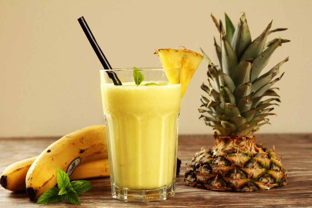 Smoothie cu ananas și banană. O rețetă super simplă și delicioasă!
