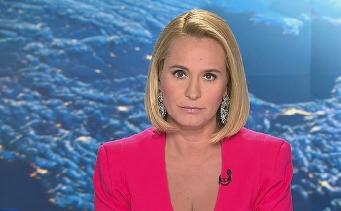 Andreea Esca, cu un decolteu amețitor pe covorul roșu la TIFF! Știrista de la PRO TV a făcut furori!