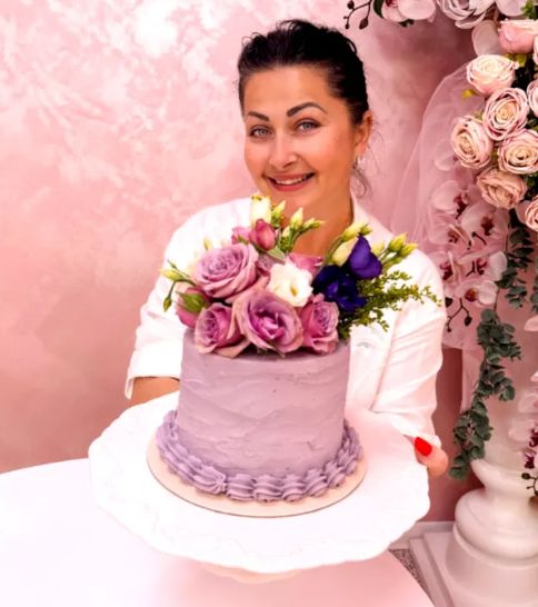 Cât costă un tort pentru Paște în cofetăria Gabrielei Cristea: Fanii și-au pus mâinile în cap!