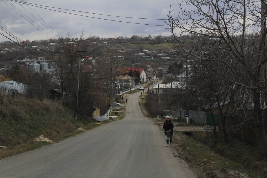 Clipe de groază la Rediu! O bătrână a fost bătută cu bestialitate de către doi indivizi. Unul dintre agresori este chiar cumnatul fiicei sale