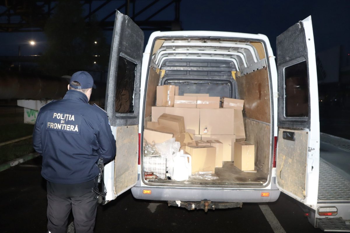 Autoutilitară încărcată cu țigări de contrabandă, identificată în municipiul Iași