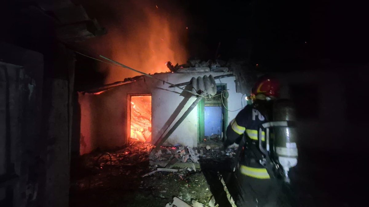 Incendiu în Iași! Focul a izbucnit din cauza unei țigări
