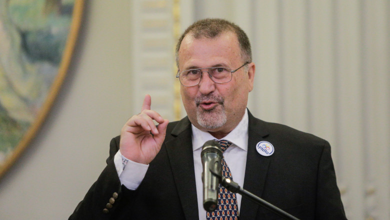 Candidatul la prezidențiale John Ion Banu Muscel este de părere că dacă fiecare român ar deține 2 – 3 arme, Putin s-ar speria și nu ar putea ataca România