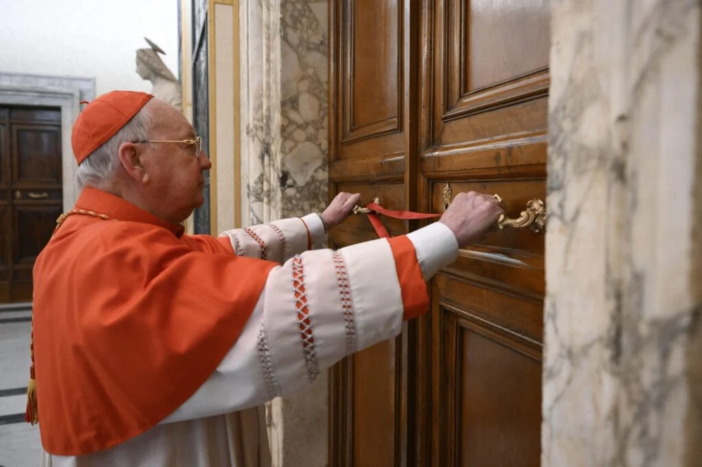 Cardinalul necunoscut care preia frâiele Vaticanului. Cine este Kevin Farrell, omul în care Papa Francisc și-a pus încrederea