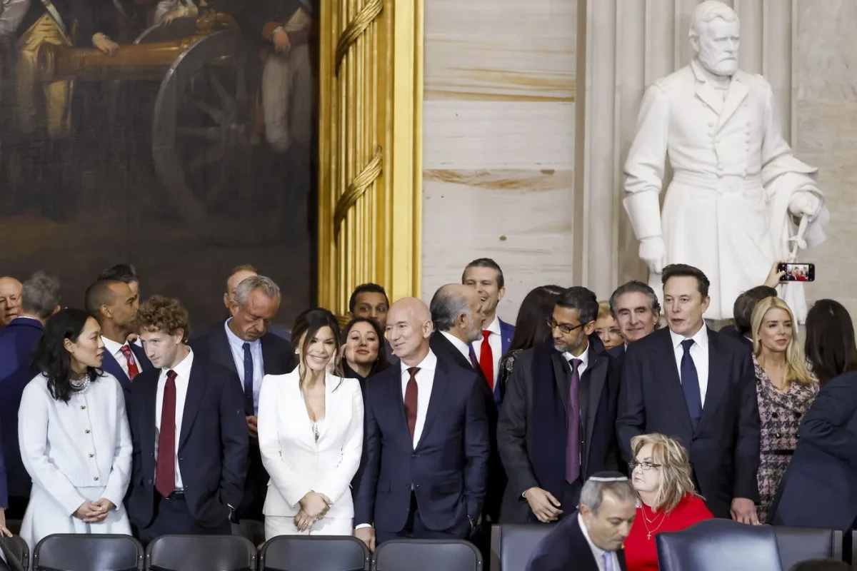 Miliardari cu buzunarele goale? Cădere masivă pentru Apple, Google, Tesla & Co după „Ziua Eliberării” a lui Trump