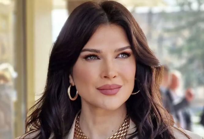 Monica Bîrlădeanu a făcut senzație la Gala Premiilor GOPO 2025! Actrița a strălucit la 46 de ani