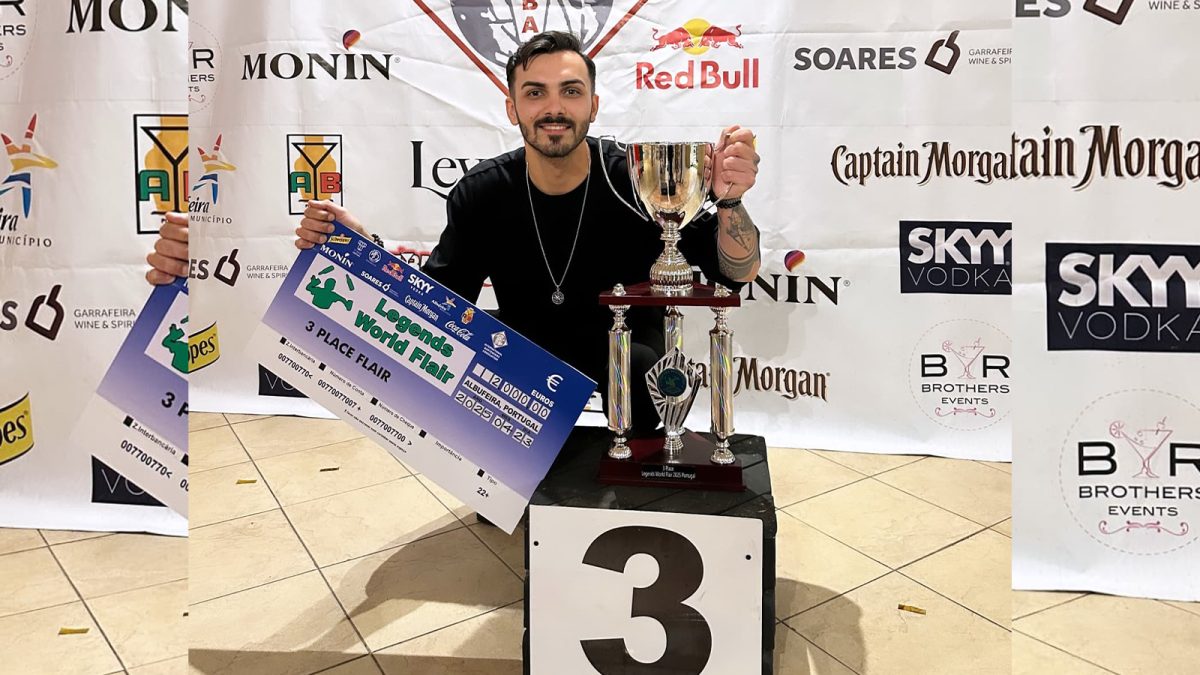 Ieșeanul Narcis Dulgheriu a fost desemnat unul dintre cei mai buni barmani din lume. Tânărul a făcut spectacol la campionatul mondial din Portugalia