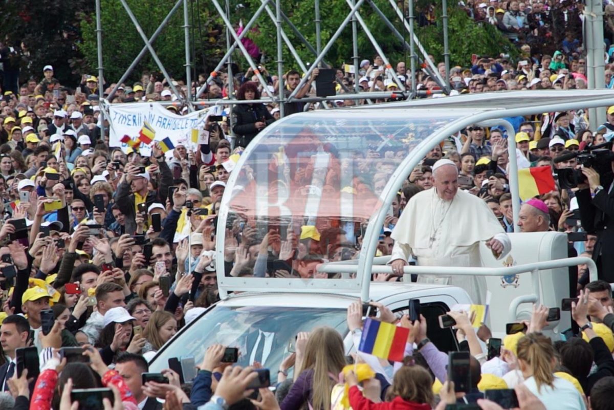 Binecuvântarea unui Sfânt. Ziua în care Papa Francisc a adus lumina speranței la Iași