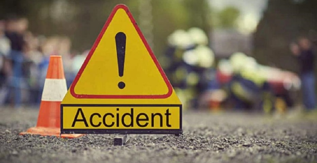 Accident rutier la Șcheia! Un autoturism a intrat într-o căruță cu două persoane