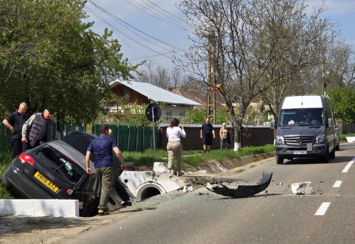 Accident rutier la limita județului Iași. Un autoturism a intrat într-un cap de pod