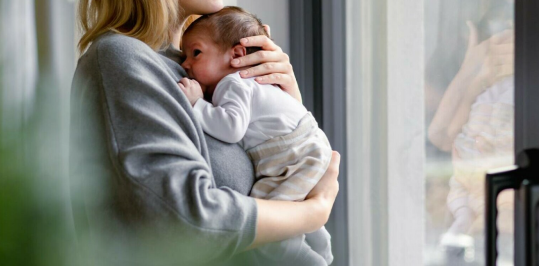 Se schimbă regulile privind acordarea tichetelor sociale mamă-copil! Cum se dau voucherele în 2025