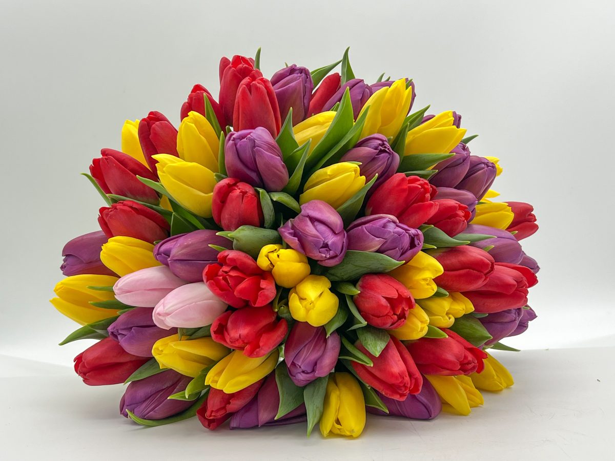 Cum să faci cele mai frumoase aranjamente cu lalele. Idei creative pentru decorul floral perfect