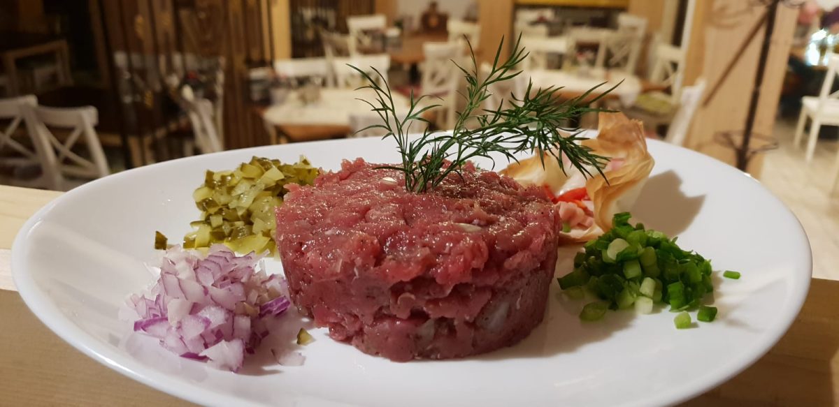 Iată cum să faci cel mai bun biftec tartar – Rețeta care va mulțumi toate gusturile