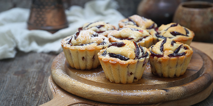 Rețeta pentru brioșe cu prune – Un desert delicios și ușor de preparat