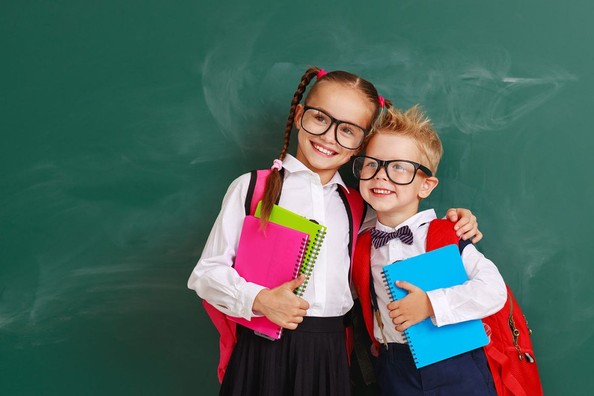 Bursă Socială 2025! Elevii cu probleme de vedere pot primi bani, fără criteriu de eligibilitate