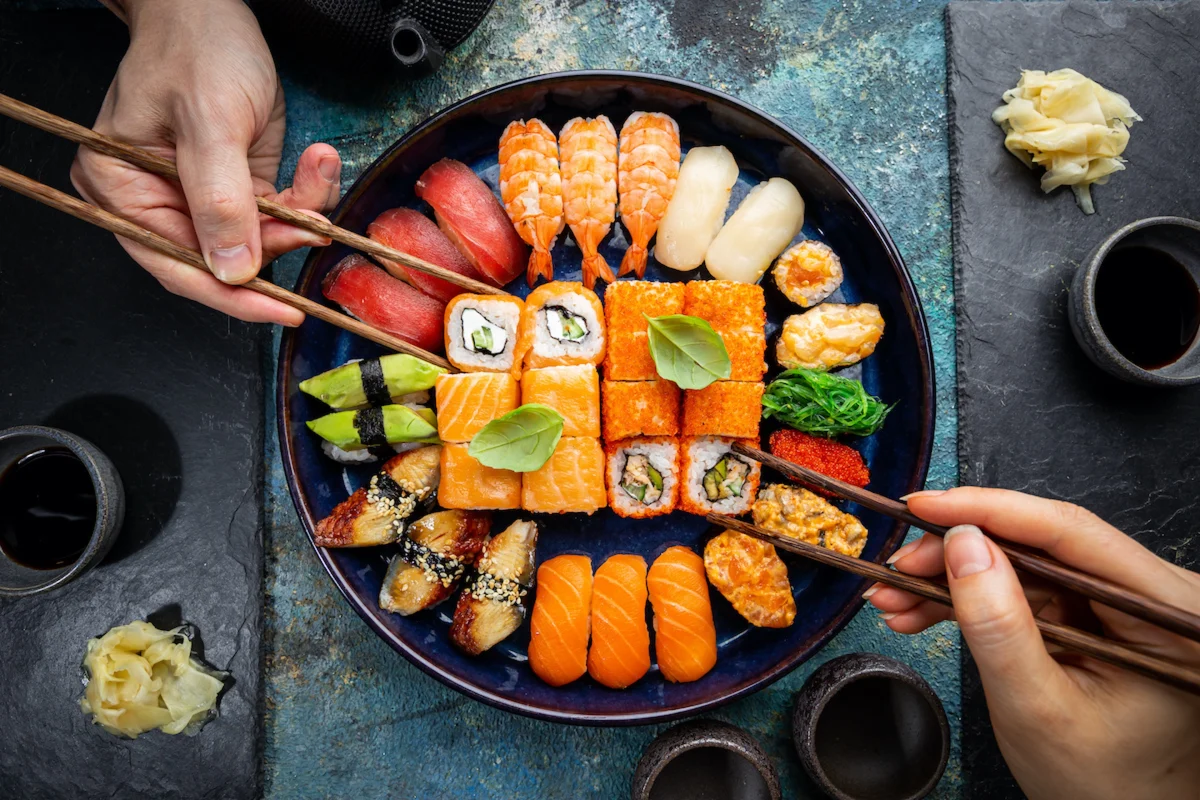 Câte calorii are sushi-ul cu somon? Cât de benefic este pentru sănătate wasabi-ul?