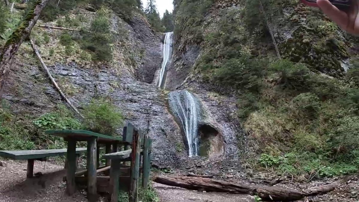 Cascada Duruitoarea, o minune a naturii. Iată de ce trebuie să o vizitezi