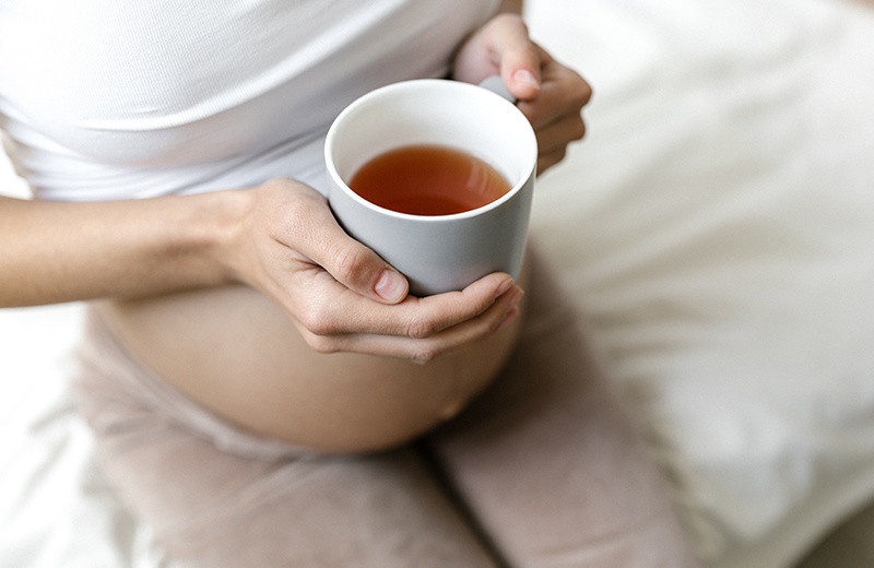 Ceaiuri interzise în sarcină – Iată de ce trebuie să acorzi o atenție deosebită lichidelor consumate în această perioadă