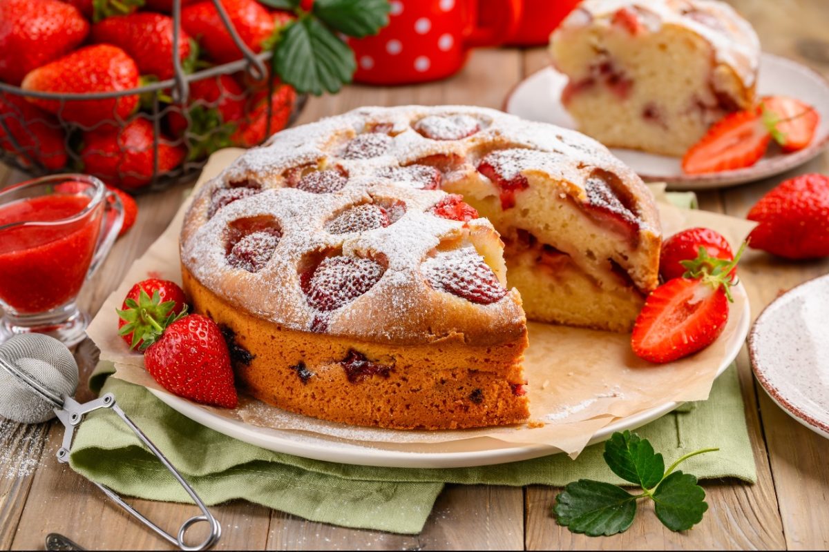 Chec cu căpșuni – Două rețete simple și delicioase, ideale pentru orice ocazie