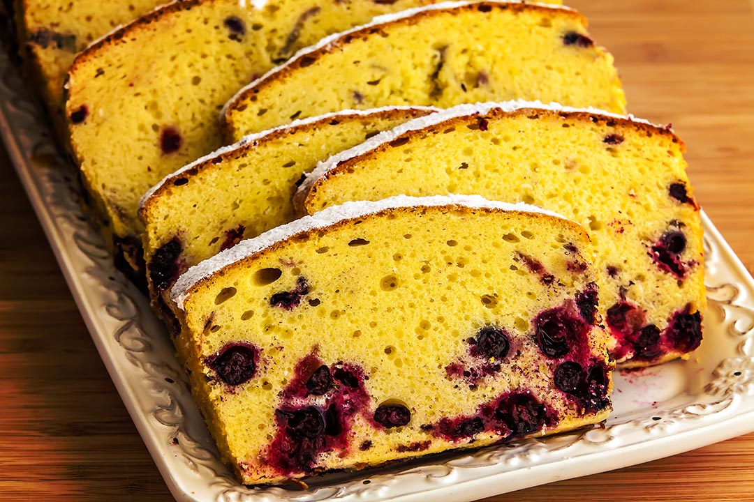 Chec cu fructe congelate – Rețeta pentru un desert delicios și ușor de preparat