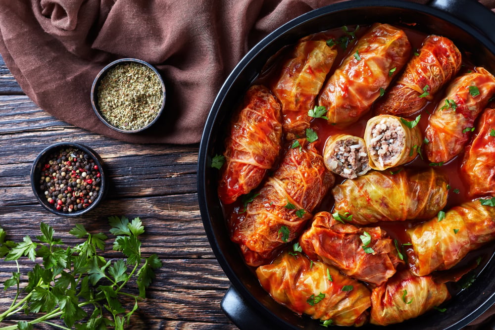 Cum se fac sarmalele dezbrăcate cu bacon afumat. Rețete tradiționale cu gust autentic