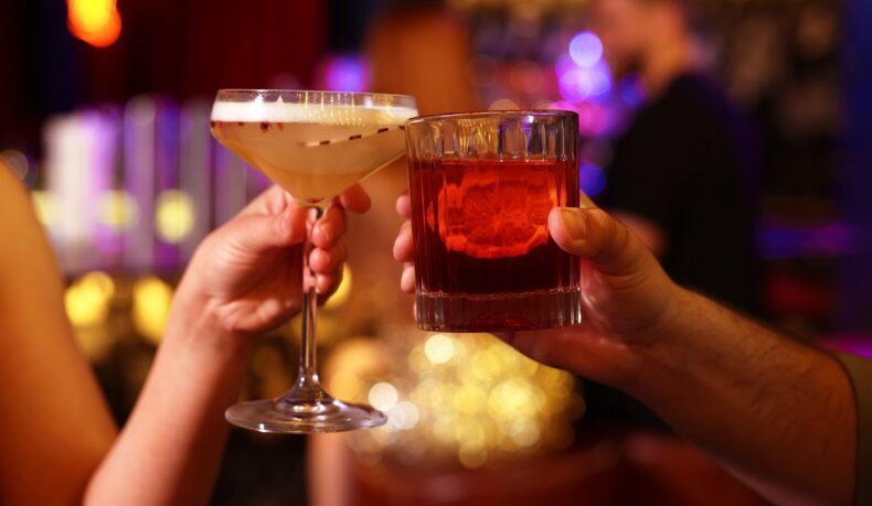 Mitul paharului inofensiv. Consumul moderat de alcool, asociat cu risc crescut de cancer și boli de inimă