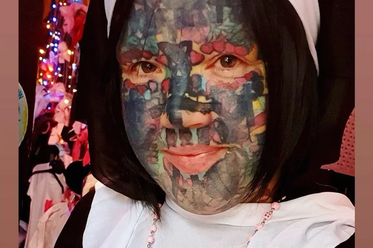 A fost data afară din biserică iar motivul este uluitor! Nu este vorba de tatuajele extreme!