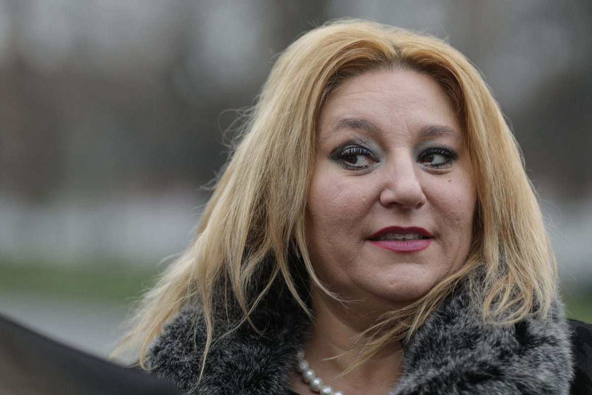 Diana Șoșoacă a refuzat să intre în cabina de vot și a desenat pe buletinul primit. Ce a scris