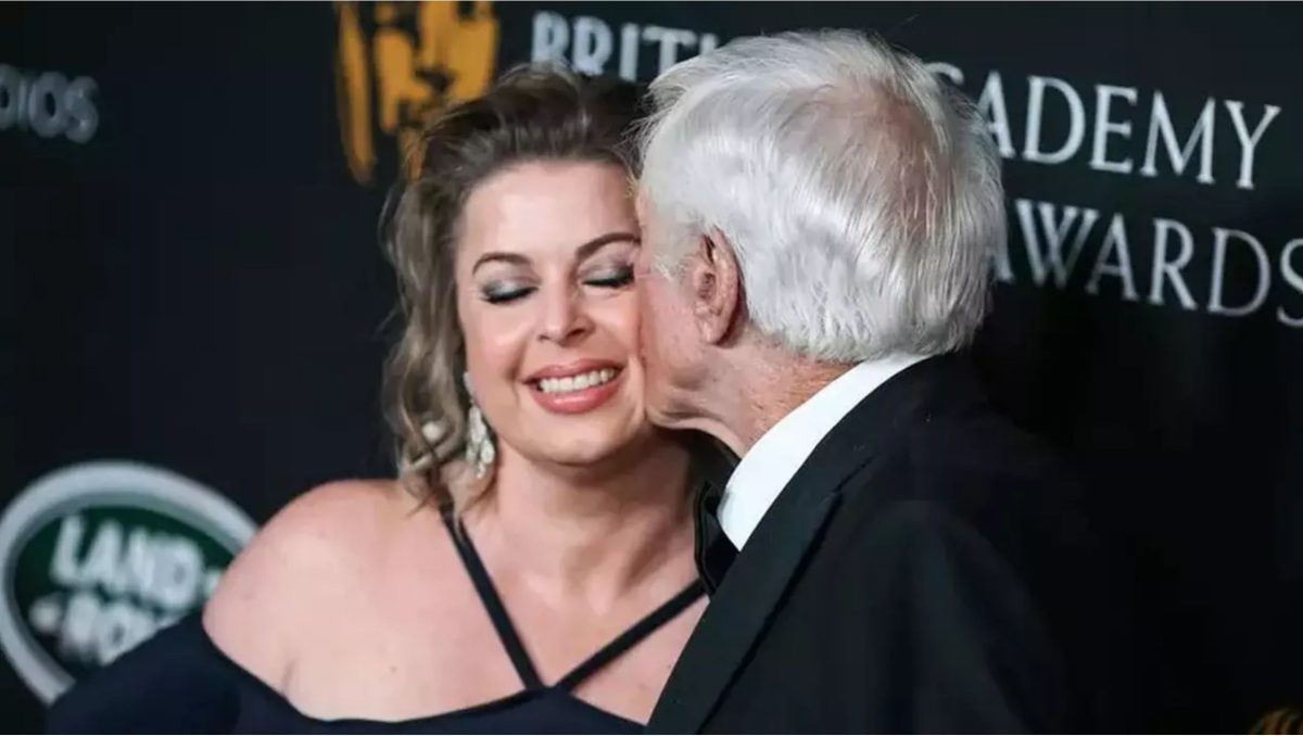 Actorul legendar de aproape 100 de ani care are o soție tinerică. În ciuda vârstei înaintate, face sport și iubește cu poftă