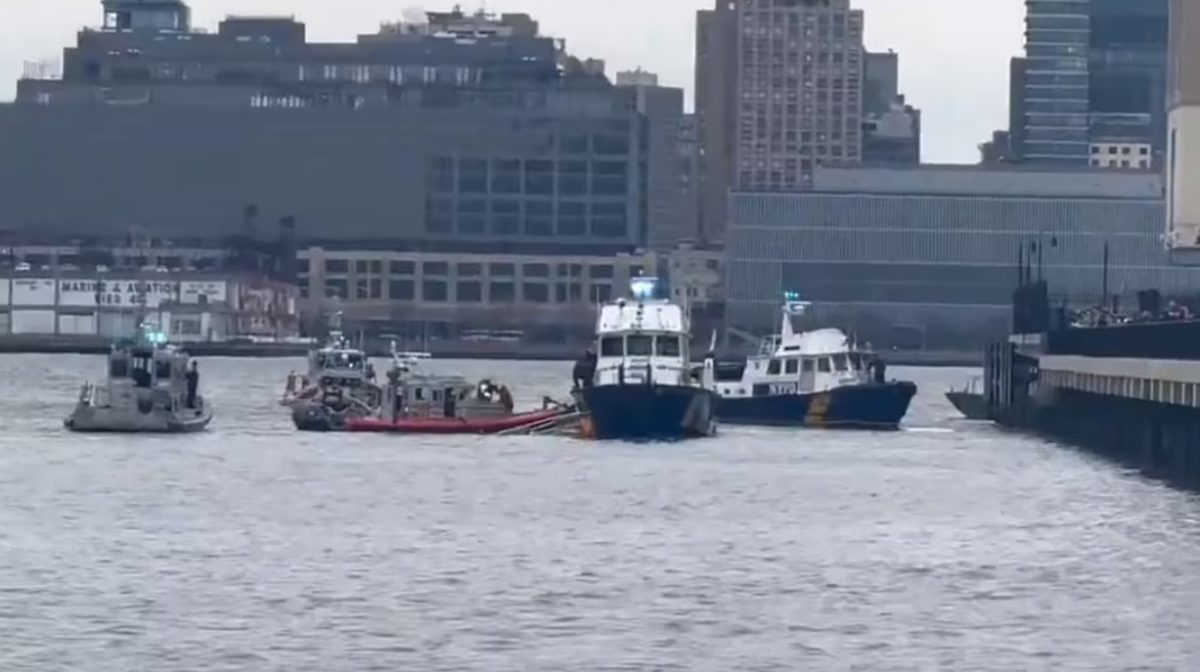 Un elicopter s-a prăbușit în râul Hudson, New York. Cel puțin o persoană a murit