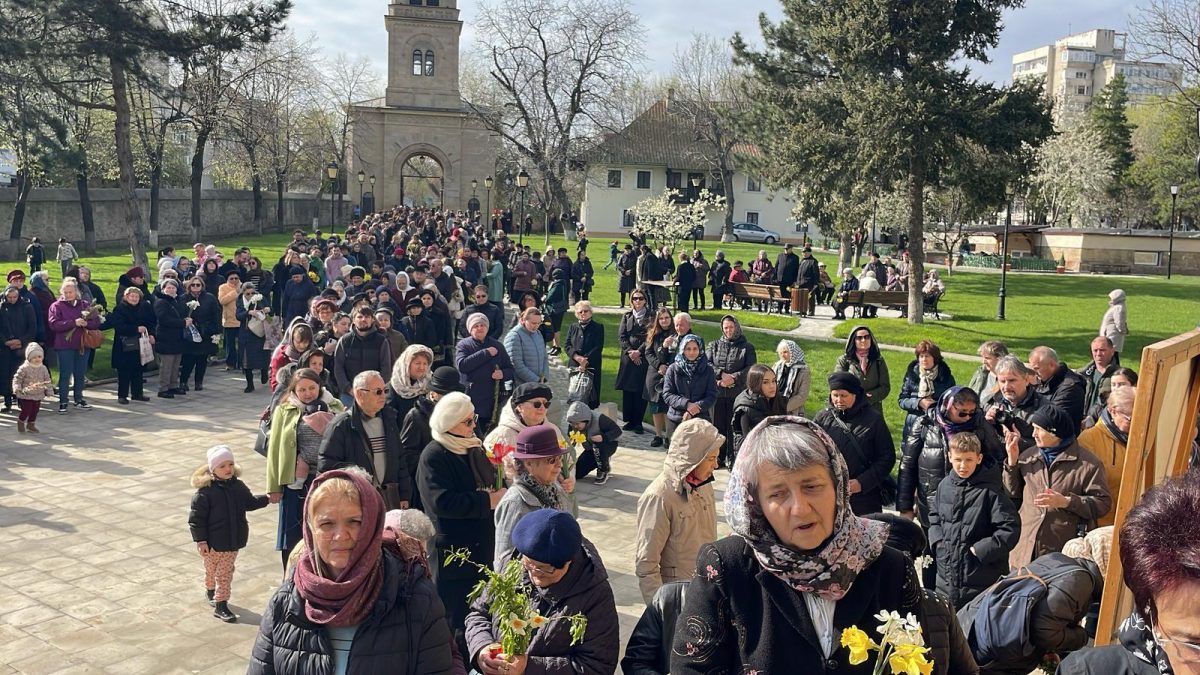 Mii de credincioși iau parte la pelerinajul anual de Florii – LIVE VIDEO