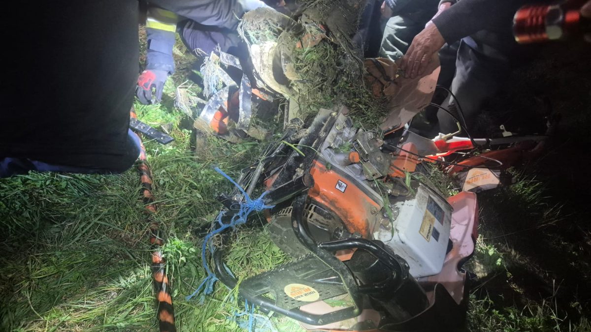 Accident agricol la Iași. Un bărbat de 34 de ani a ajuns la spital, după ce și-a prins piciorul în motosapă
