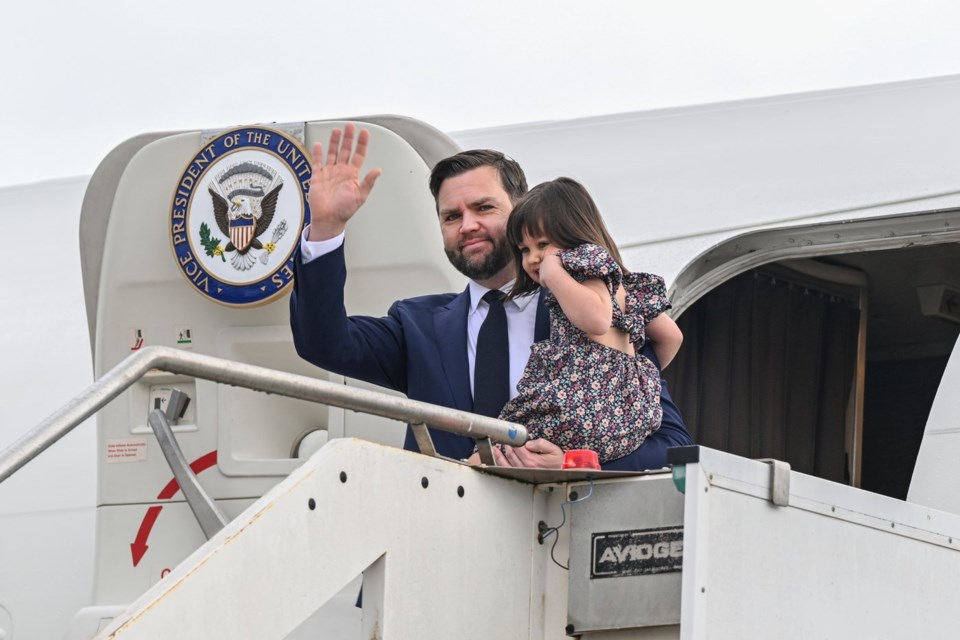 JD Vance sărbătorește Paștele la Vatican. Vicepreședintele SUA, întrevedere cu Giorgia Meloni și Papa Francisc