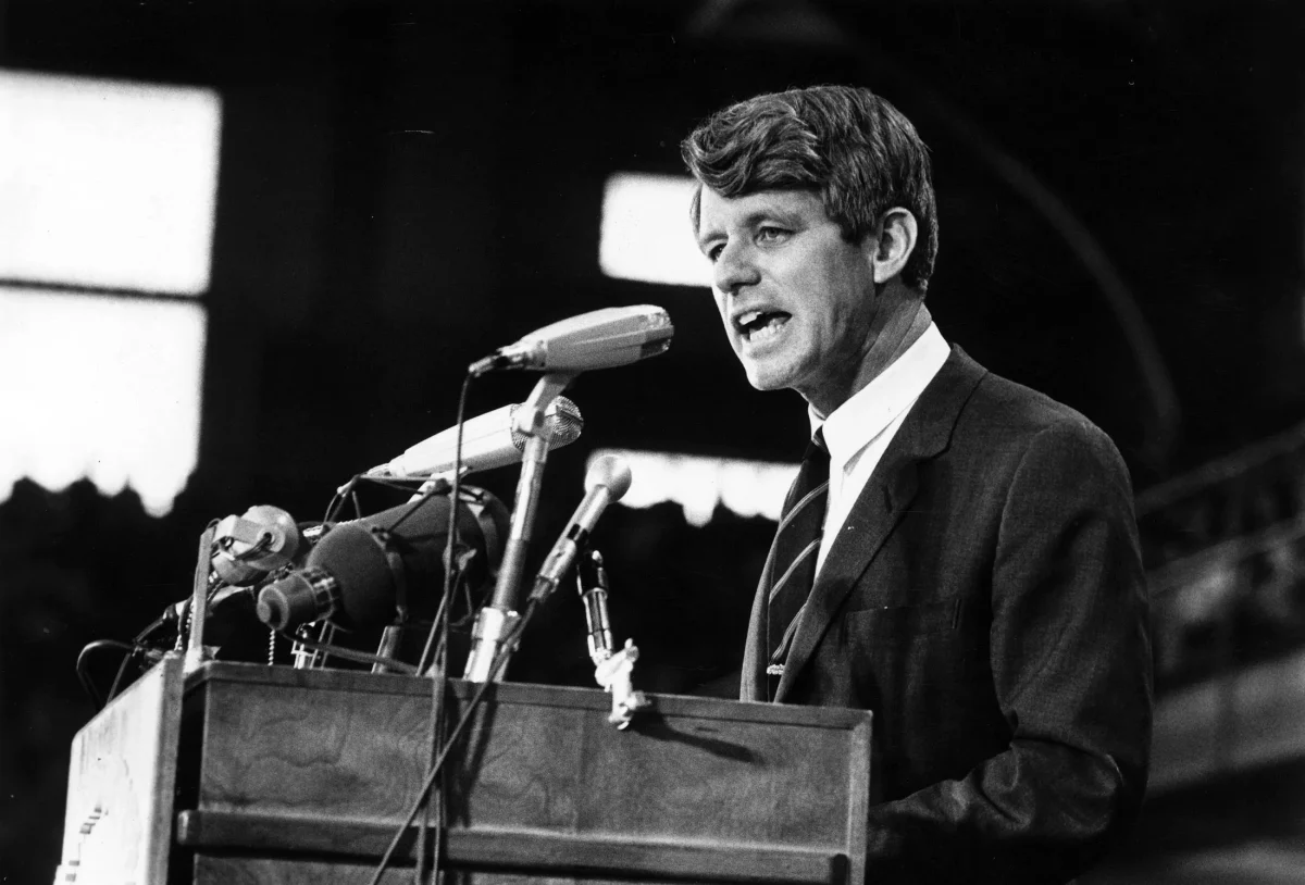Arhivele Naţionale ale SUA au publicat mii de pagini de documente legate de asasinarea senatorului Robert F. Kennedy