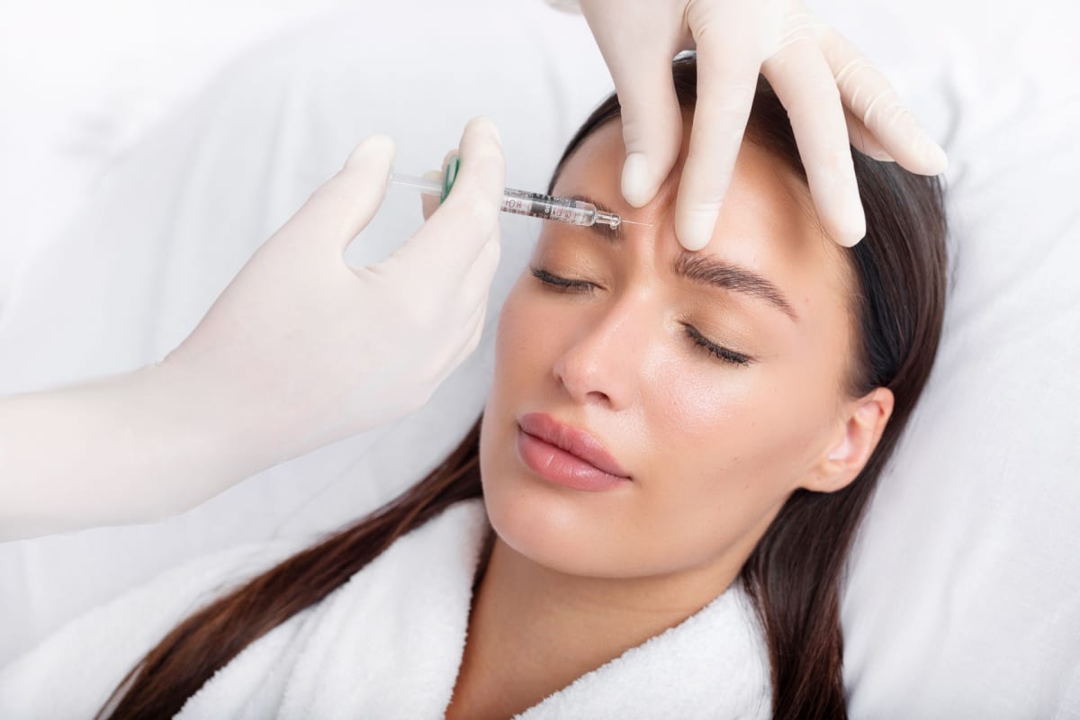 Falși medici esteticieni români, descoperiți în Italia