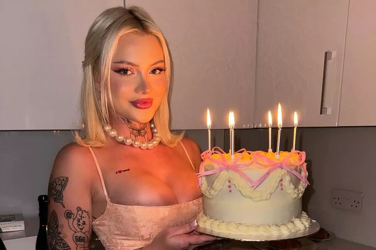 Un model OnlyFans a ajuns în pragul disperării! Abuzurile din copilărie au dus-o în acest punct