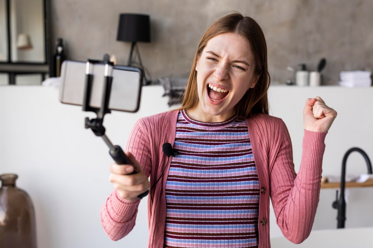TikTok devine o capcană mortală! Tinerii își distrug părul cu clor. Avertismentul șocant al medicilor!