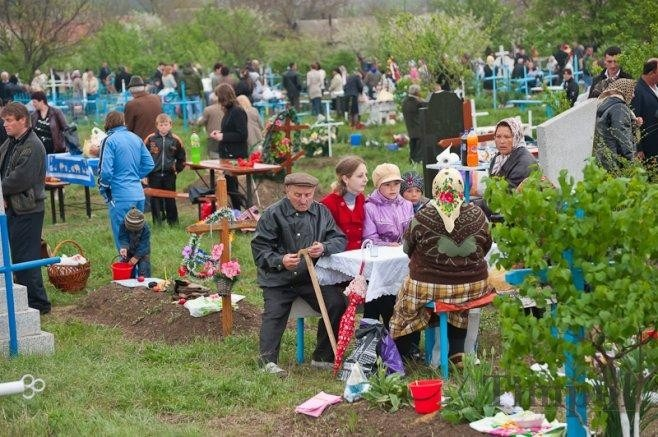 Paştele Blajinilor, sărbătoarea celor trecuţi în nefiinţă! Care sunt cele mai cunoscute tradiții și obiceiuri pe care le respectă românii în această zi