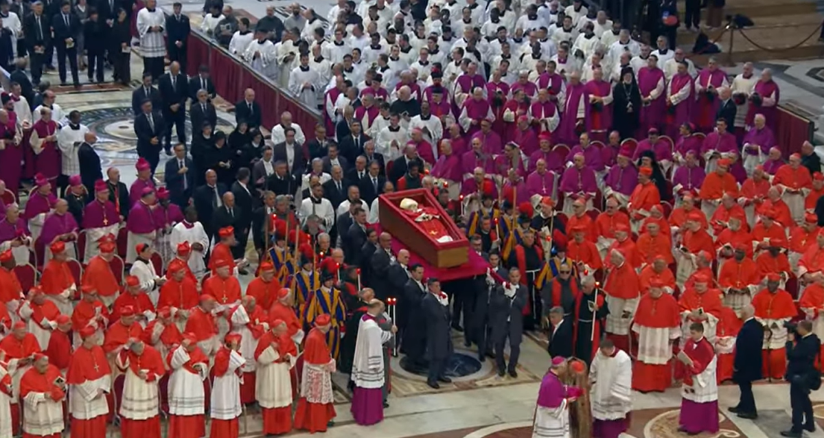 Pelerinaj al durerii la Vatican! Mii de credincioși își iau rămas bun de la Papa Francisc – LIVE VIDEO