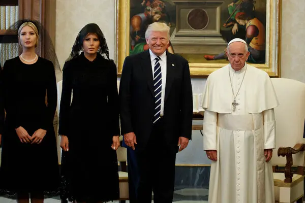 Donald și Melania Trump vin la Roma pentru funeraliile Papei Francisc