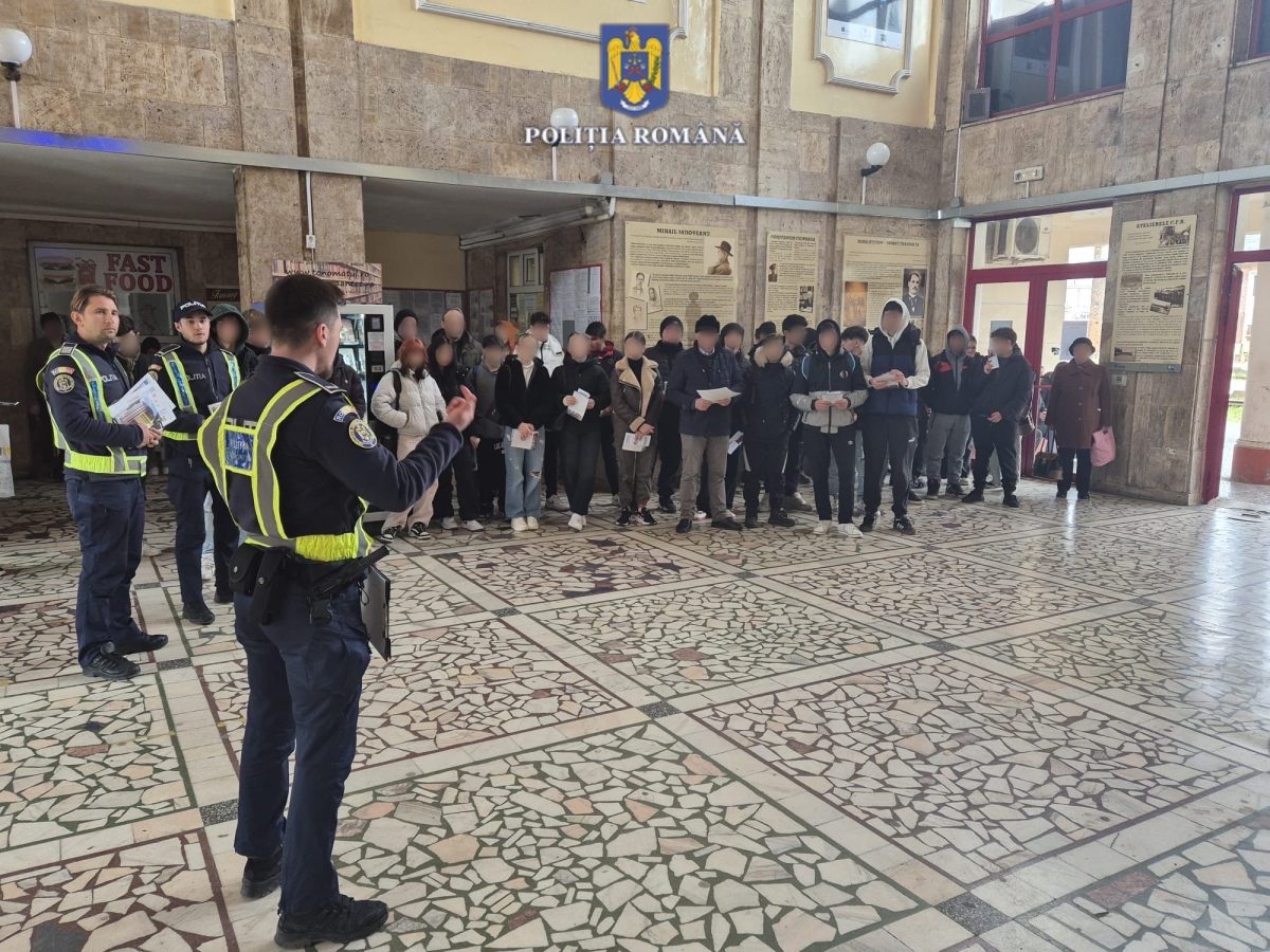Activități preventive ale polițiștilor din județul Iași cu elevii de la Colegiul Tehnic de Căi Ferate „Unirea” Pașcani