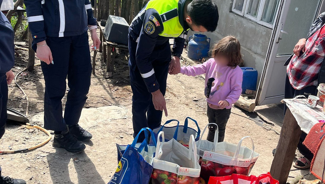 În slujba țării, dar și a omeniei! Ajutor de Paște de la polițiștii pășcăneni