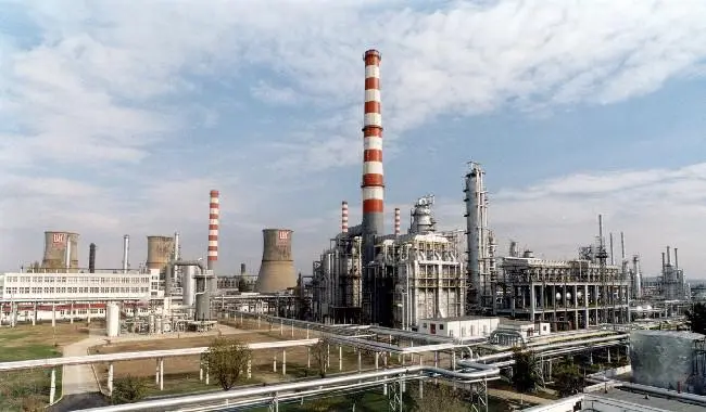 Panică la Ploiești! Fum gros deasupra rafinăriei Lukoil după o pană majoră de curent