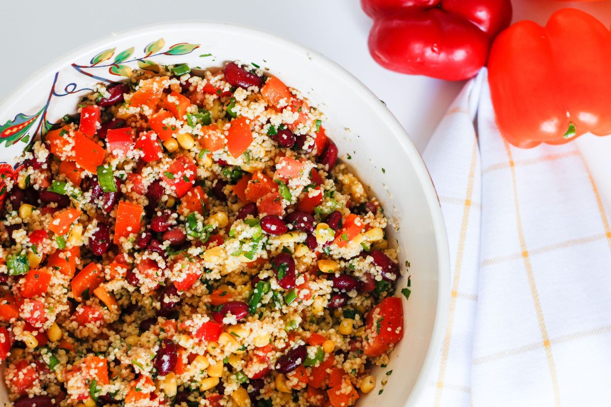 Salata cu cușcuș și legume proaspete – Un preparat delicios și sănătos, ce poate fi consumat în orice moment al zilei