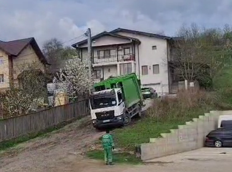 Acesta este cel mai tare șofer din Iași! A reușit să evite o tragedie, realizând manevre de excepție pe o stradă din Bucium