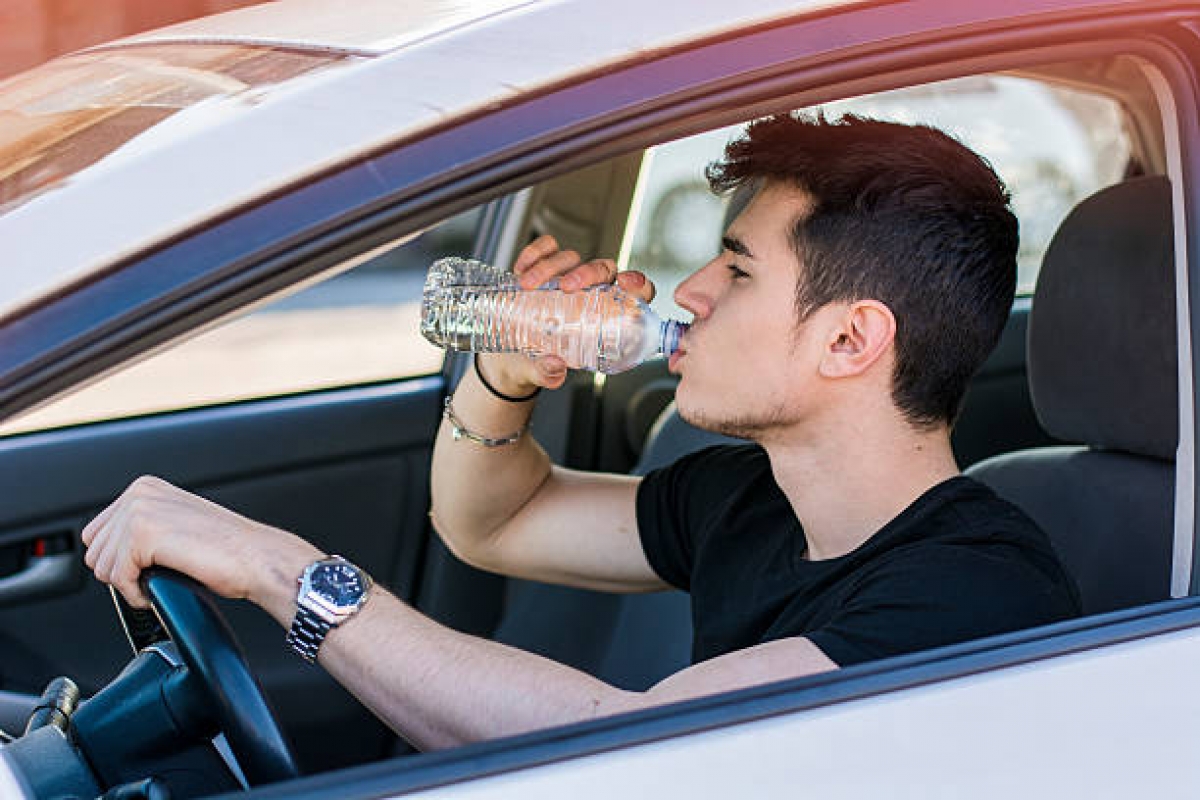 Șoferii care beau acest sortiment de apă riscă să rămână fără permisul de conducere! Motivul este uluitor